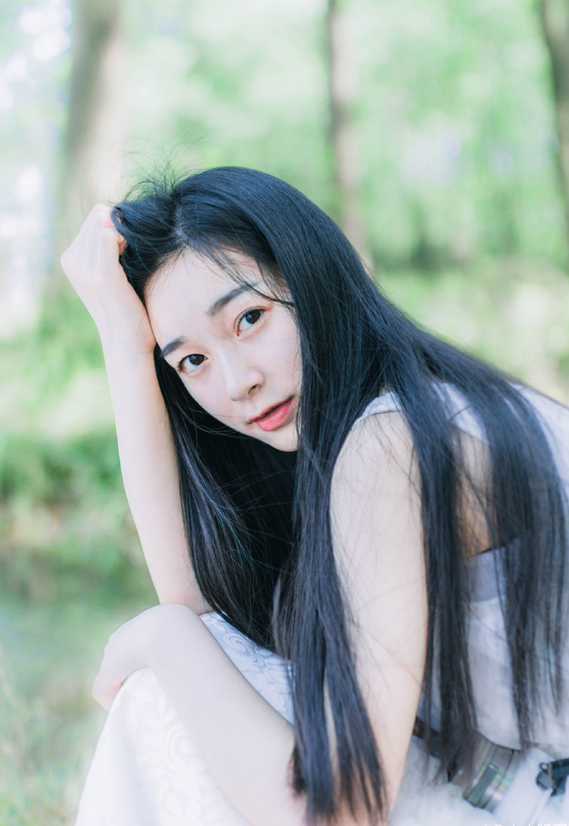 在这城市里,我相信一定会有那麼一个人,想著同样的事情,怀著相似的频率,在某站寂寞的出口,安排好了与我相遇